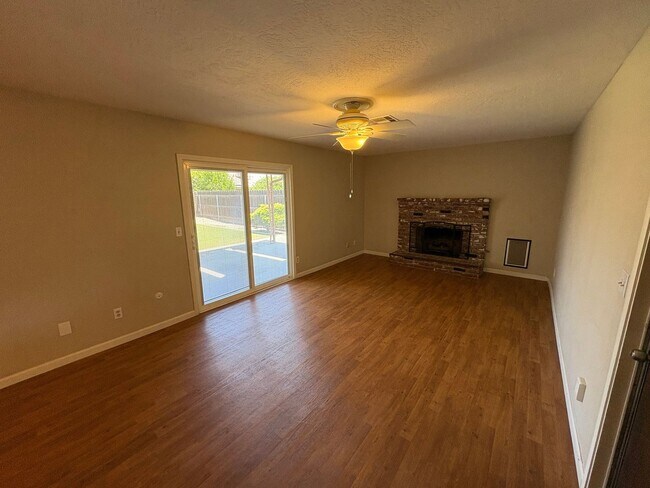 Foto del edificio - Charming home available now for rent in Ha...