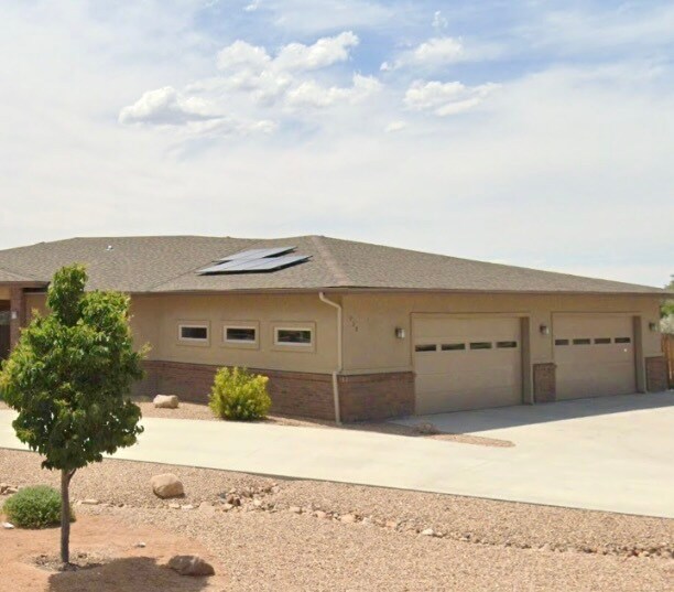 4 Car garage - 933 25 5/8 Rd