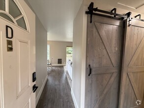 Building Photo - 8561 Villa La Jolla Dr