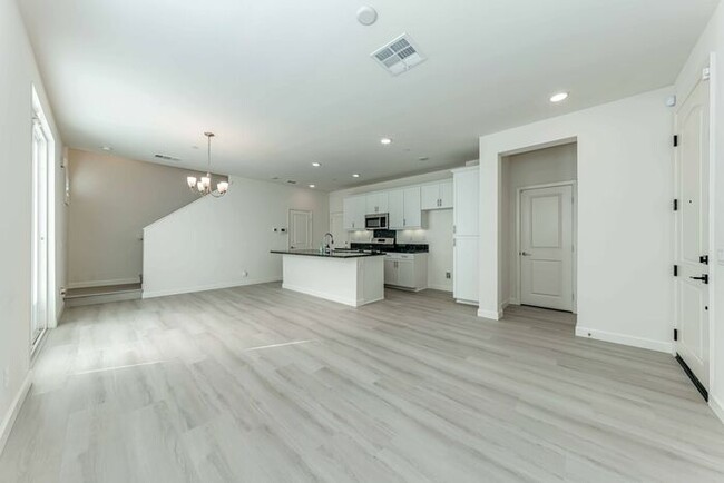 Building Photo - Beautiful Two-Story Home in Vista Bella