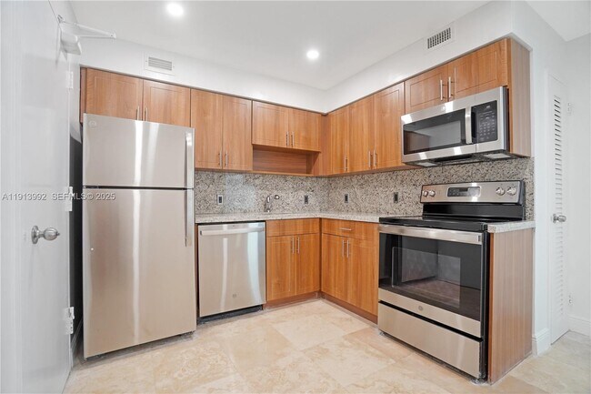 Foto del edificio - 5101 Collins Ave