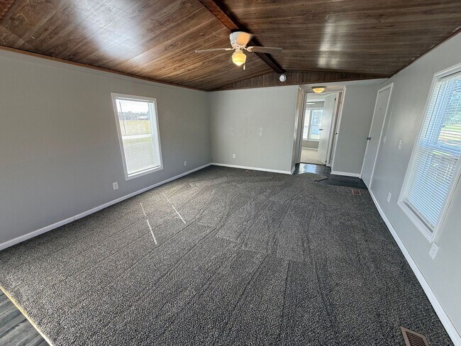 Building Photo - Nice 2 bedroom, 2 bath Mobile home
