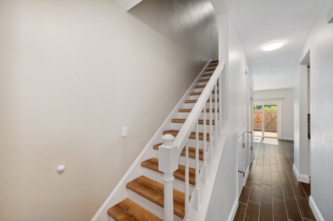 Building Photo - 409 S Audubon Ave