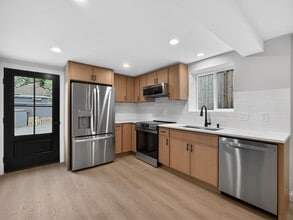 Building Photo - 925 N 75th St