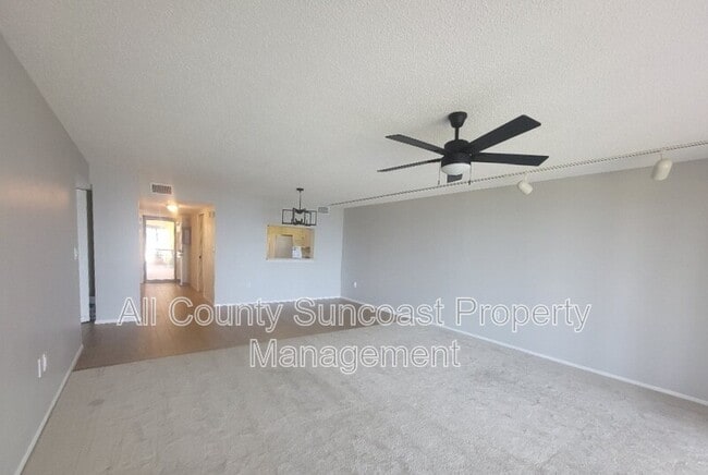 Foto del edificio - 6430 Sun Eagle Ln