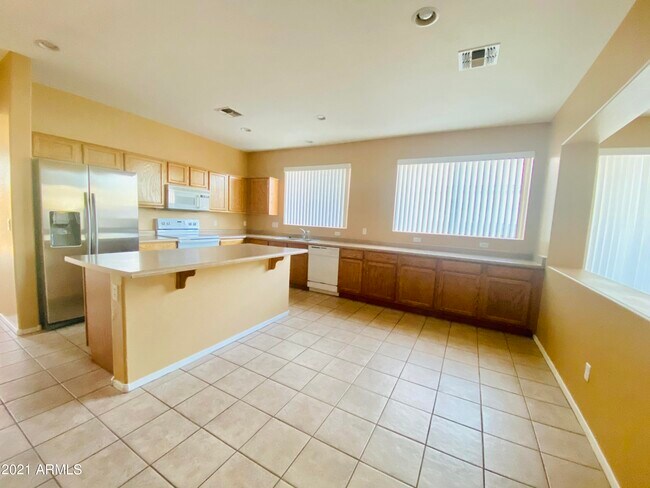 Building Photo - 11610 W La Reata Ave