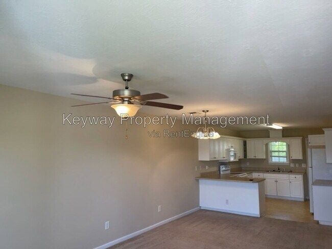 Foto del edificio - 6107 Village W Ln