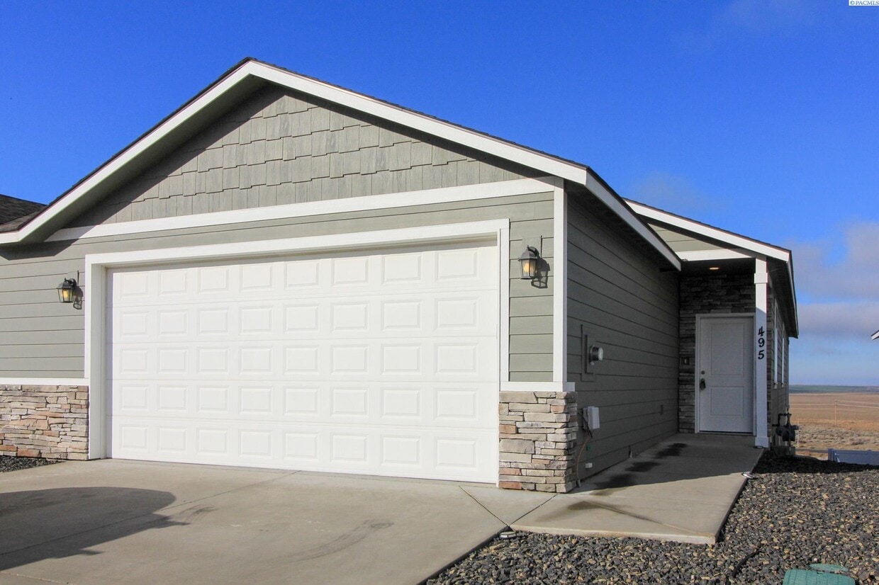 Primary Photo - 4 Bed/2.5 Bath Home in West Richland