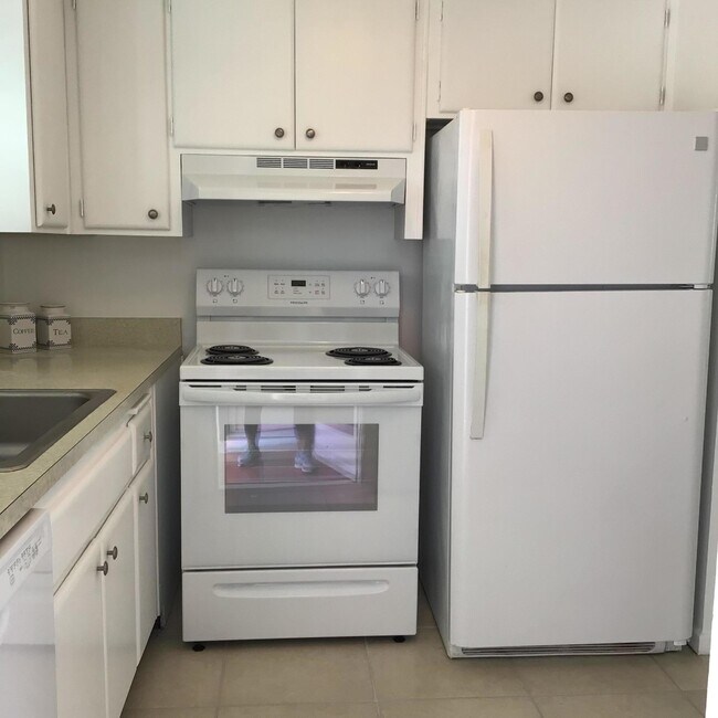 Building Photo - 331 Tequesta Dr