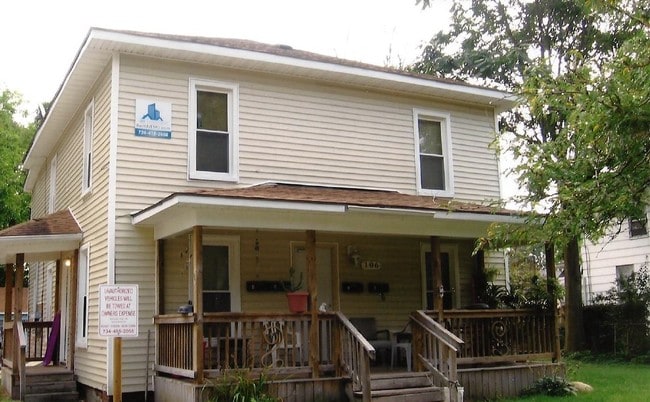 Building Photo - 106 N Summit St
