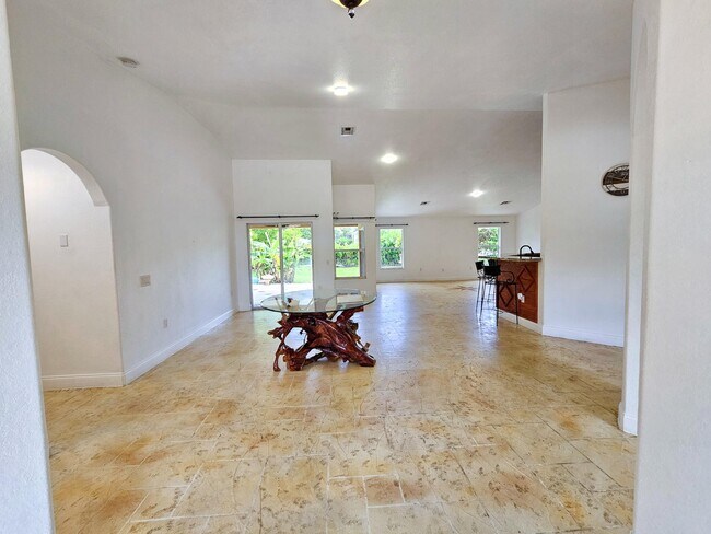 Building Photo - 1136 Palmetto Rd