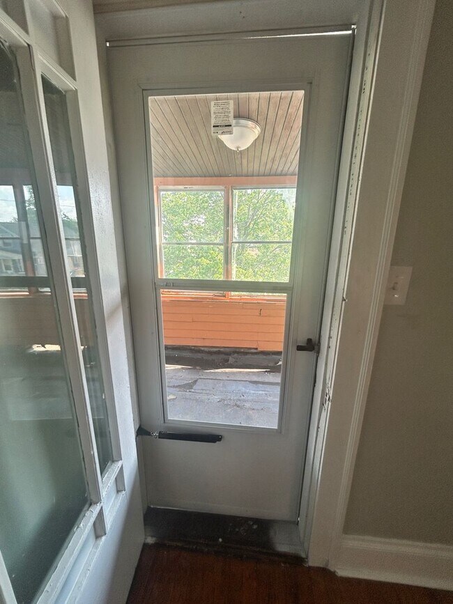 Foto del edificio - 14301 Kingsford Ave