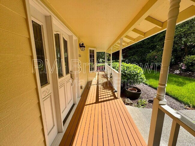 Building Photo - 11814 SW Dickinson Ct
