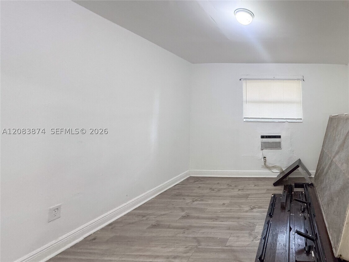 Foto del edificio - 519 NW 23rd Ave