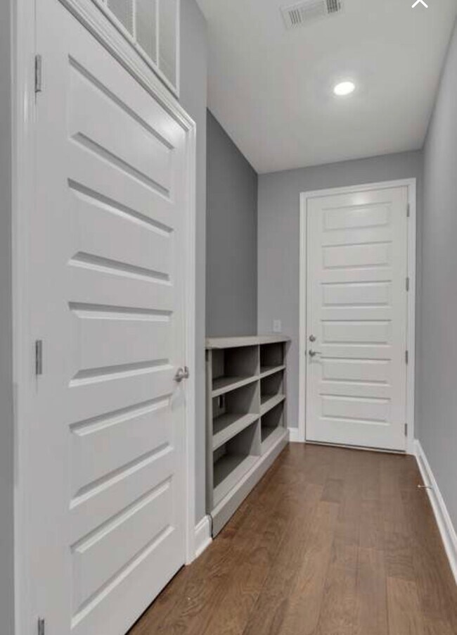 Foto del edificio - 1000 Vintage Green Ln