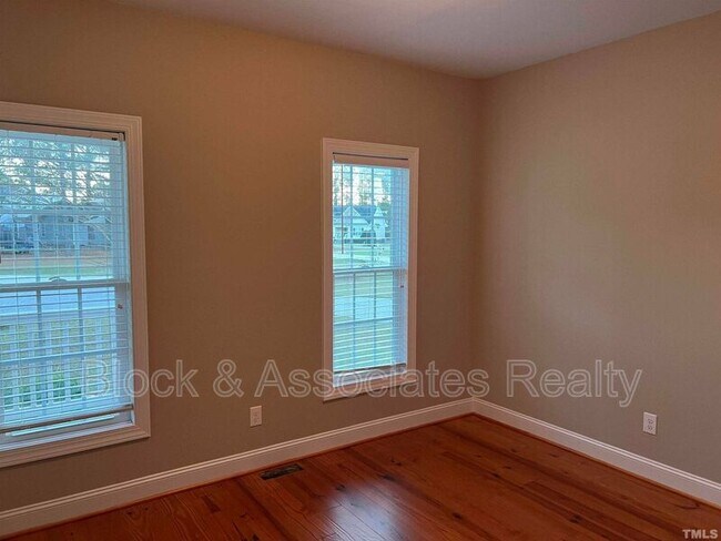 Foto del edificio - 101 Pinewinds Ct