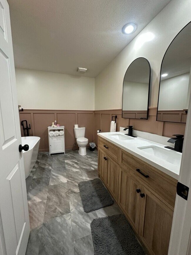 Foto del edificio - 812 W Raynell St