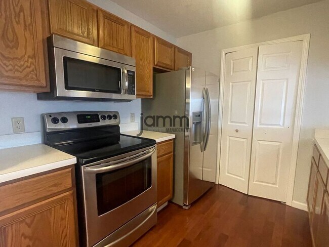 Building Photo - 8671 Scenic View Dr-#206