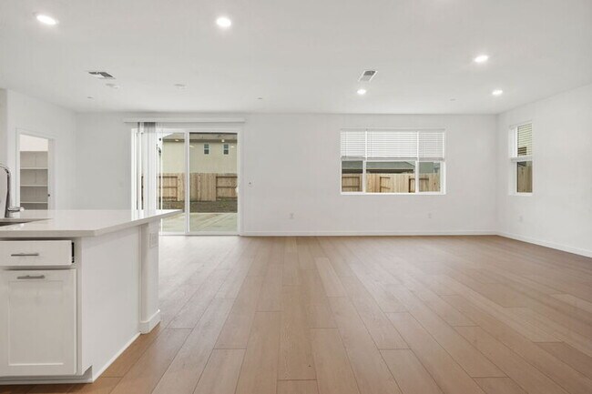 Foto del edificio - 8151 Lavigne Cir