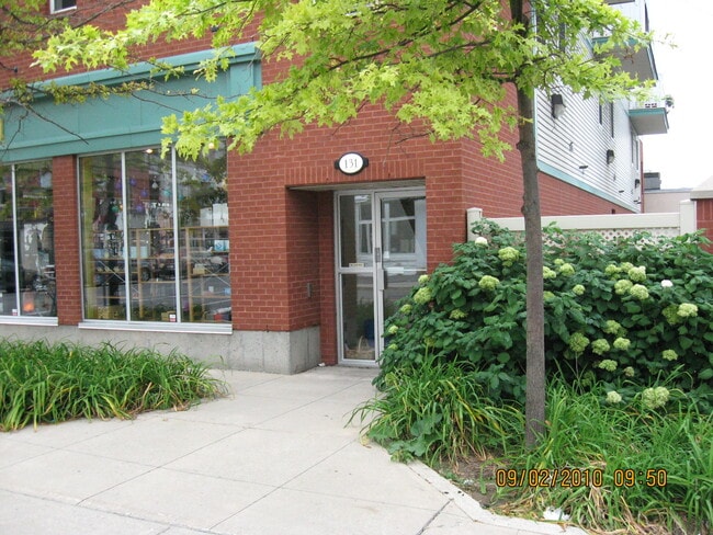 Building Photo - 131 Guigues Av
