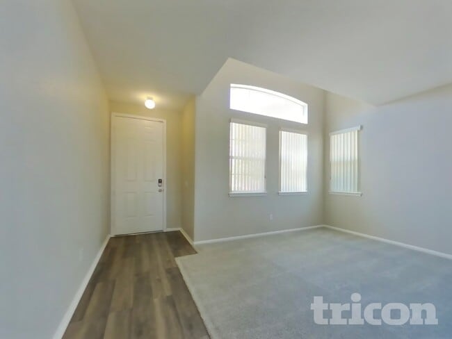 Building Photo - 733 Pino Ave