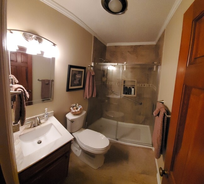 Building Photo - 307 W 18th St