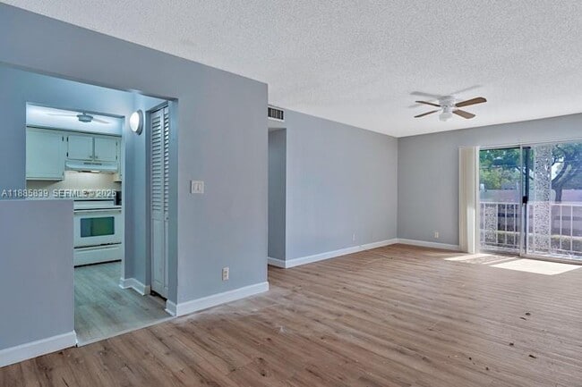 Foto del edificio - 501 SE 8th St