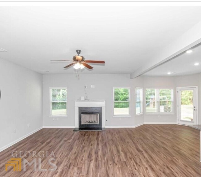 Building Photo - 297 Traditions Ln