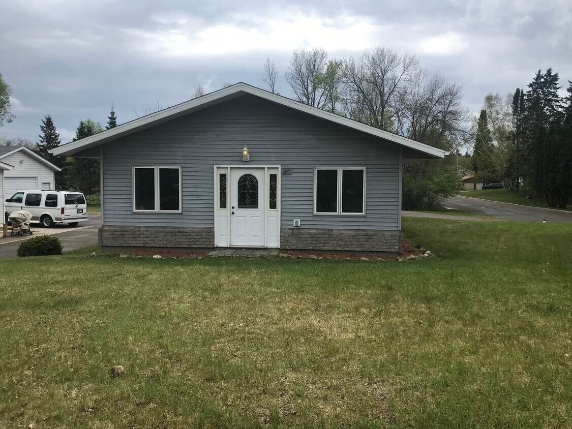 Primary Photo - 910 Willow St