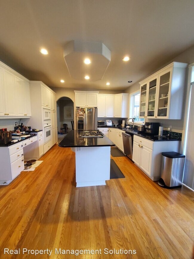 Foto del edificio - 5 br, 2.5 bath House - 14535 NW Weible Way