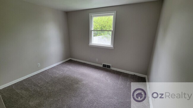 Building Photo - Welcome Home to Your Perfect Retreat!
