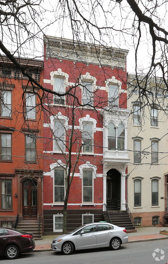 146 Lancaster St, Albany, NY 12210 Apartments in Albany, NY