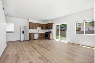 Building Photo - 6271 Mary Ln Dr
