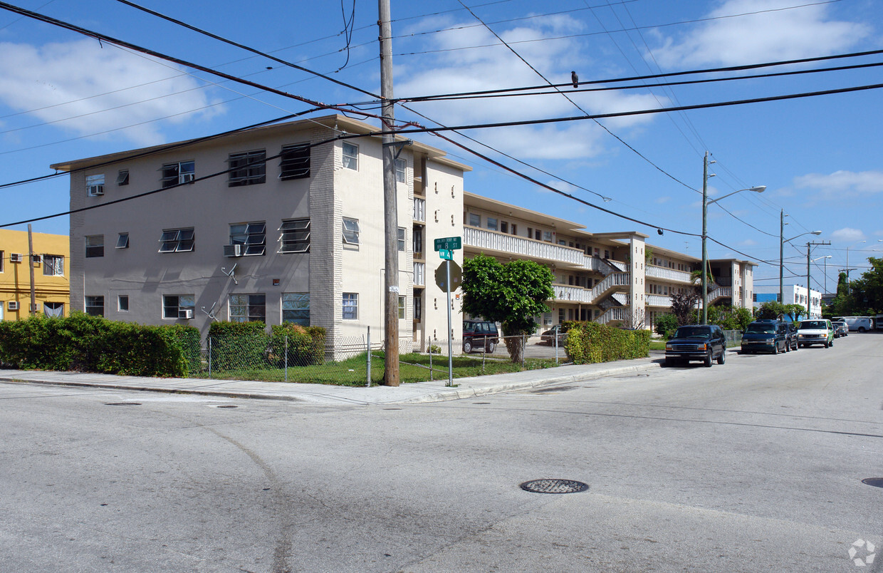 Primary Photo - Cairns Apartments