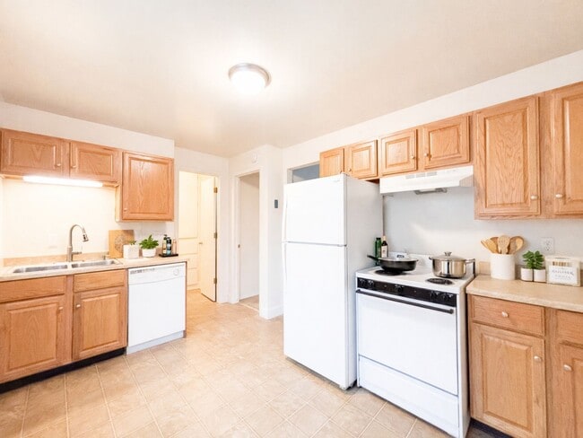 Building Photo - Perfect 1BR 1BA Home in Holladay!