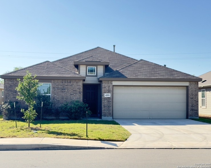Primary Photo - 4351 W Vasquez Cir