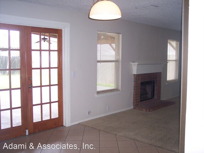 Foto del edificio - 4 br, 2.5 bath House - 1004 Springcreek Drive