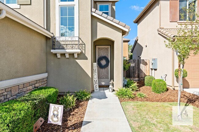 Building Photo - Beautiful 3 Bedroom 2.75 Bath Home with SO...