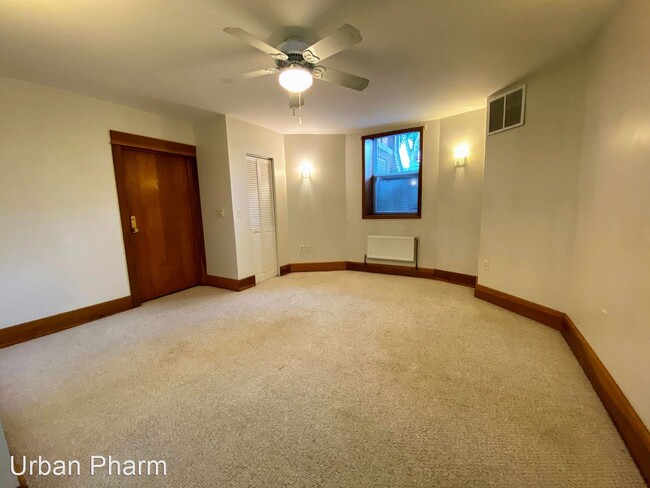 Building Photo - 1448 Lake Dr SE