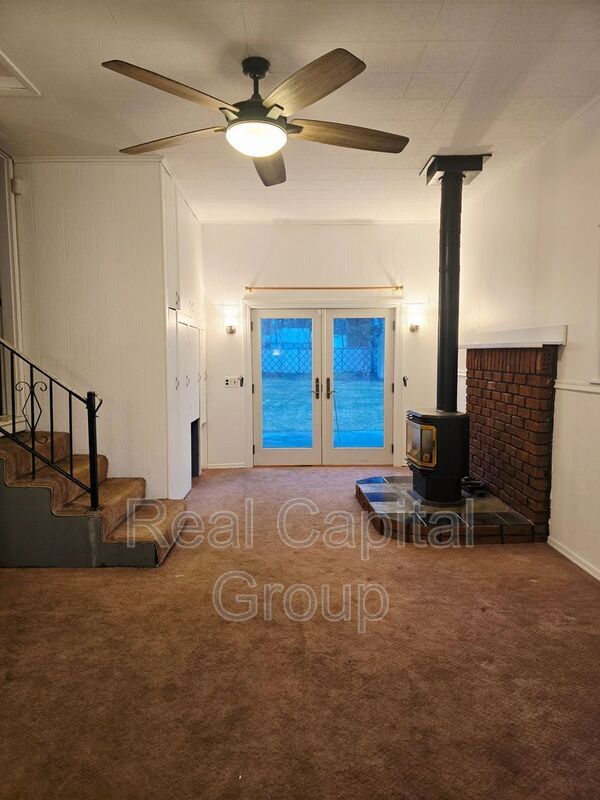 Building Photo - 1116 St Jude Dr