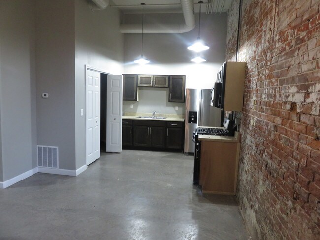 Building Photo - 427 Brady St