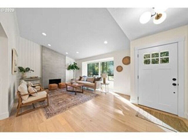 Foto del edificio - 3bd 2ba in quiet cul de sac Lake Oswego