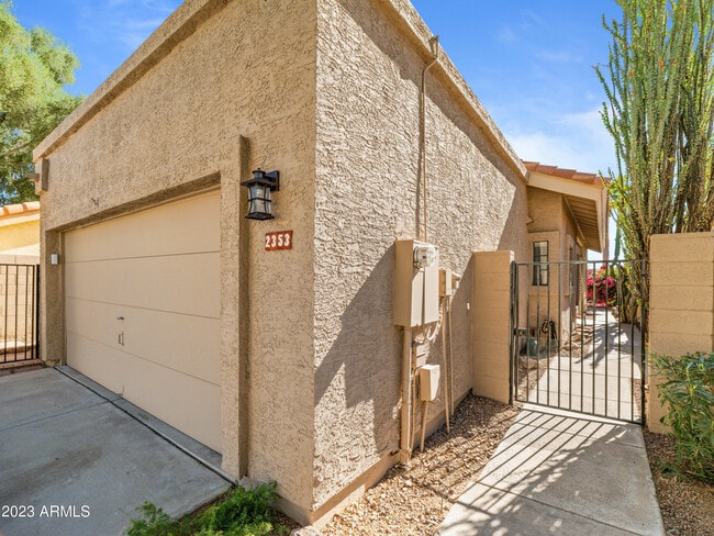 Building Photo - 2353 W Shawnee Dr