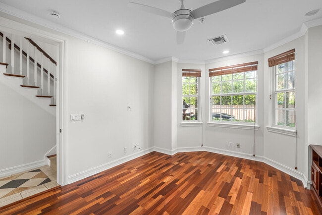 Foto del edificio - 310 Tuxedo Ln