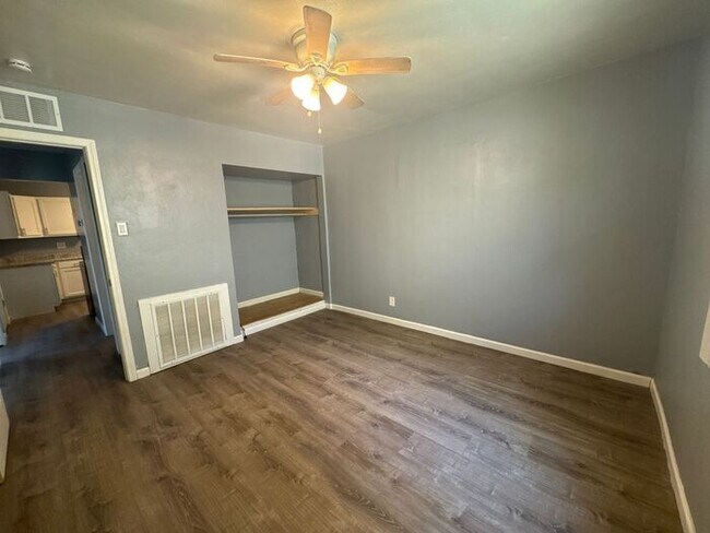 Foto del edificio - Recently renovated 4 bed/1 bath!
