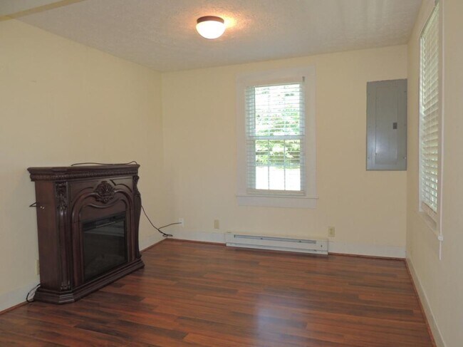 Foto del edificio - 3750 Newport Hwy