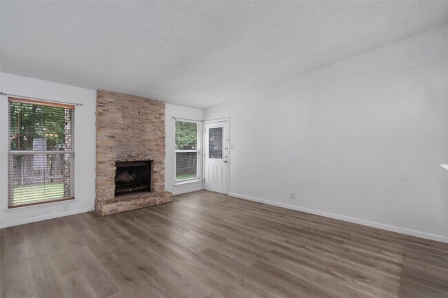 Foto del edificio - 11908 Broad Oaks Dr