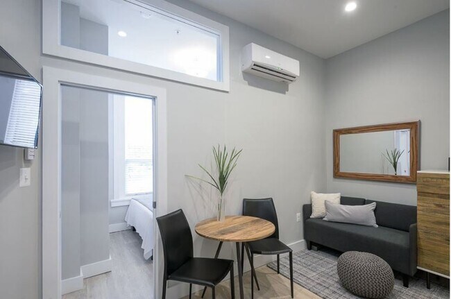 Foto del edificio - 2110 R St NW