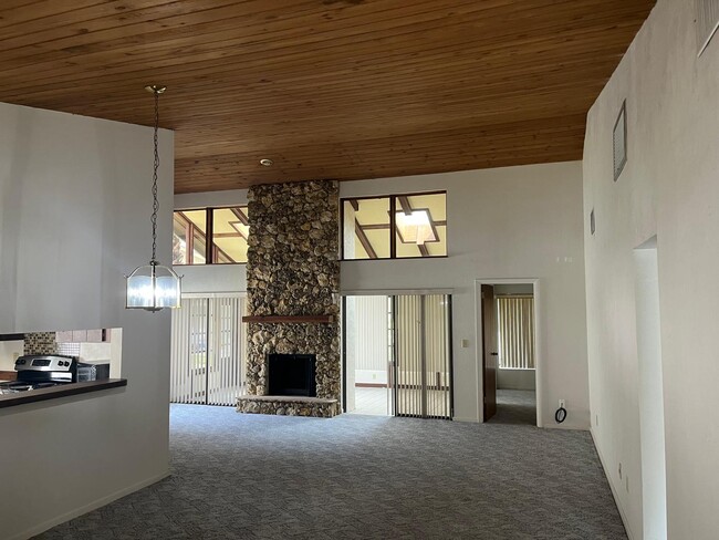 Building Photo - 107 Meadowbrook Cir