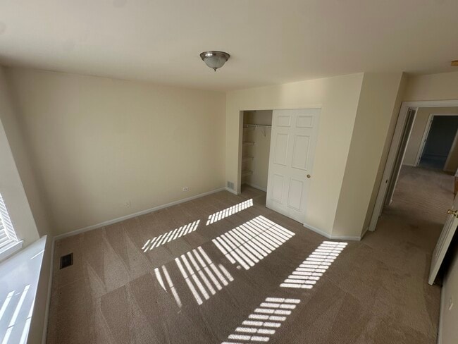 Foto del edificio - 2898 Falling Waters Dr
